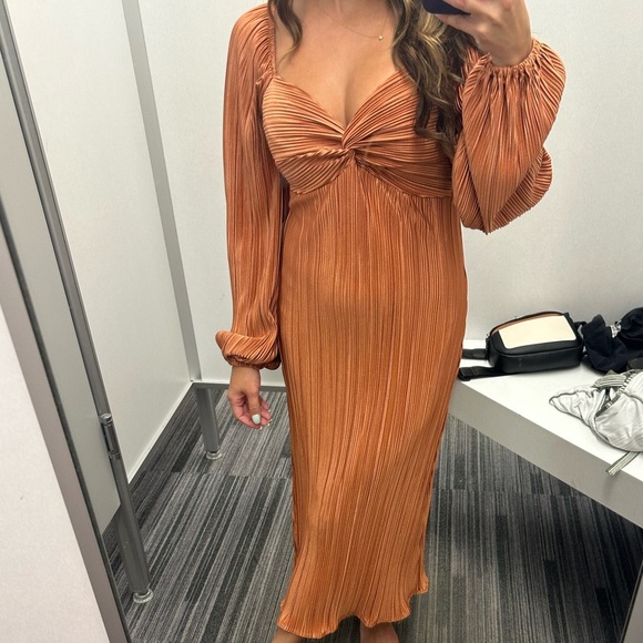 LUSH Rust Pleated Long Sleeve Midi Dress Sweetheart Neckline Size XS - Picture 4 of 4